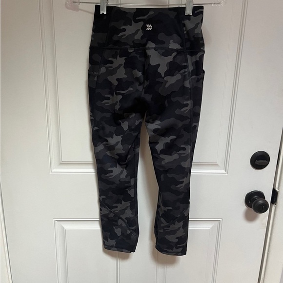 All in motion pockets high rise camo leggings size xs - Picture 4 of 4